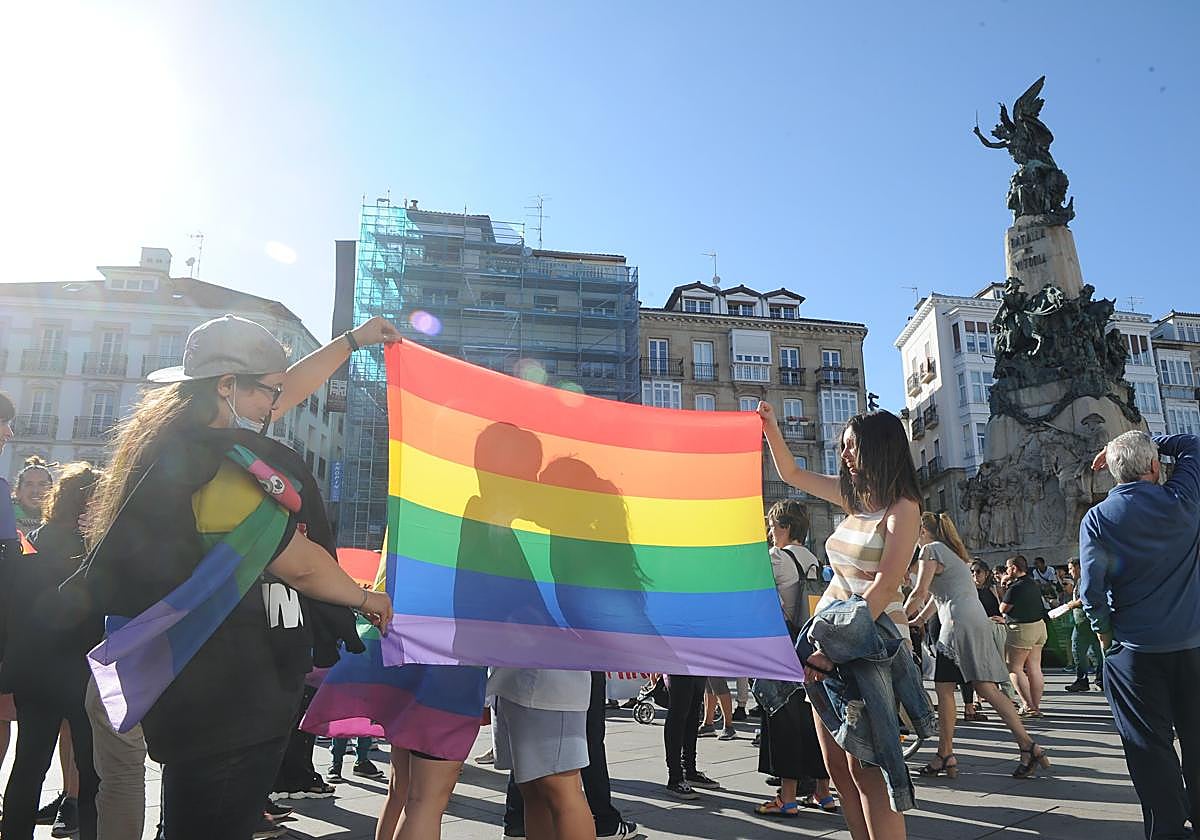 Manifestación por los derechos de las personas LGTBI en Vitoria.