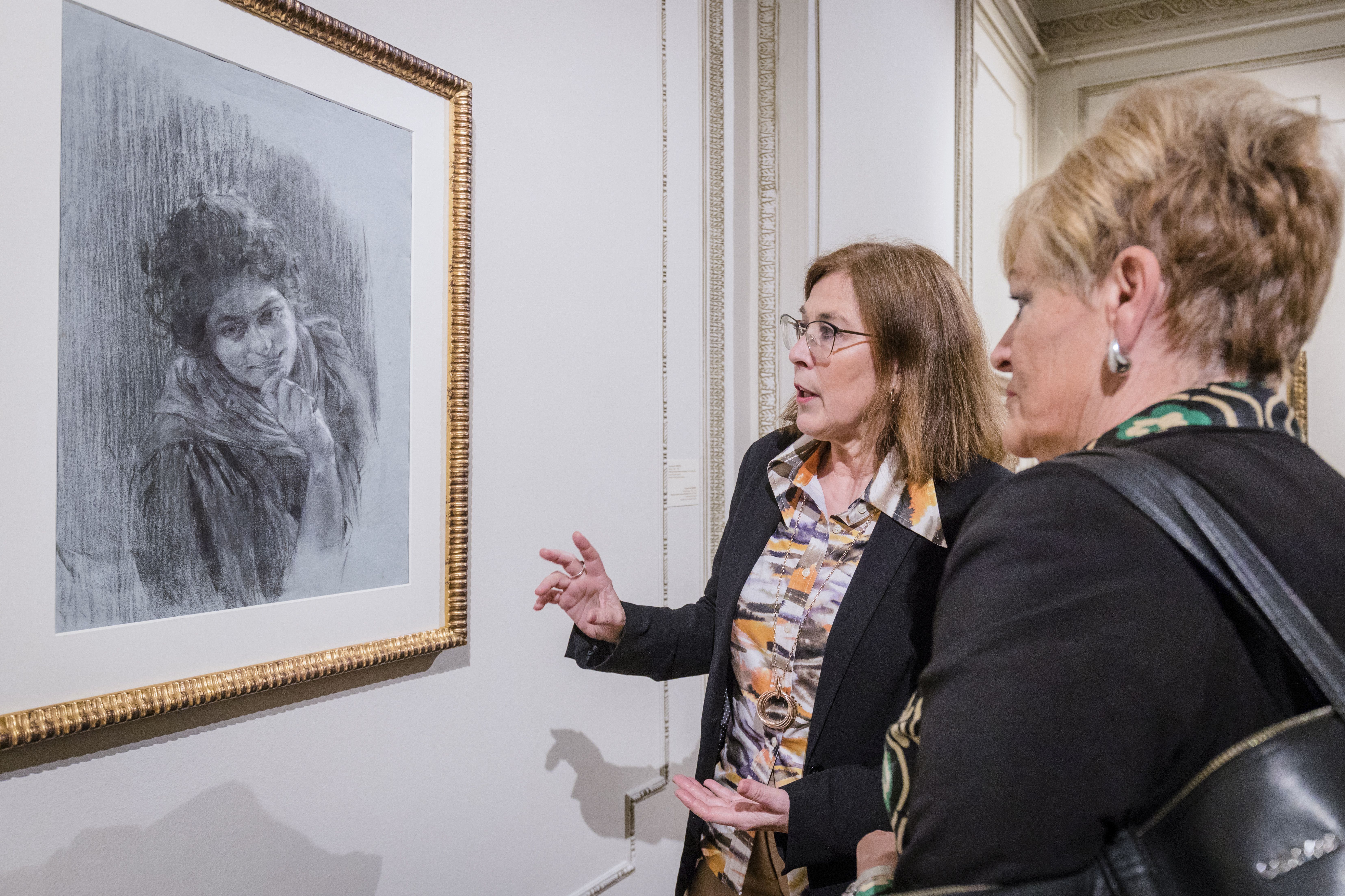 El Museo Bellas Artes de Álava colorea sus salas con tres artistas y la modelo