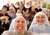 El divertido selfie de las monjas «cismáticas» en su recién abierta cuenta de Instagram