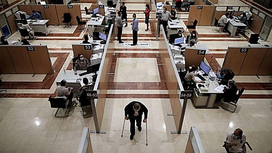 Las haciendas vascas recaudan hasta abril 73 millones menos que el año pasado