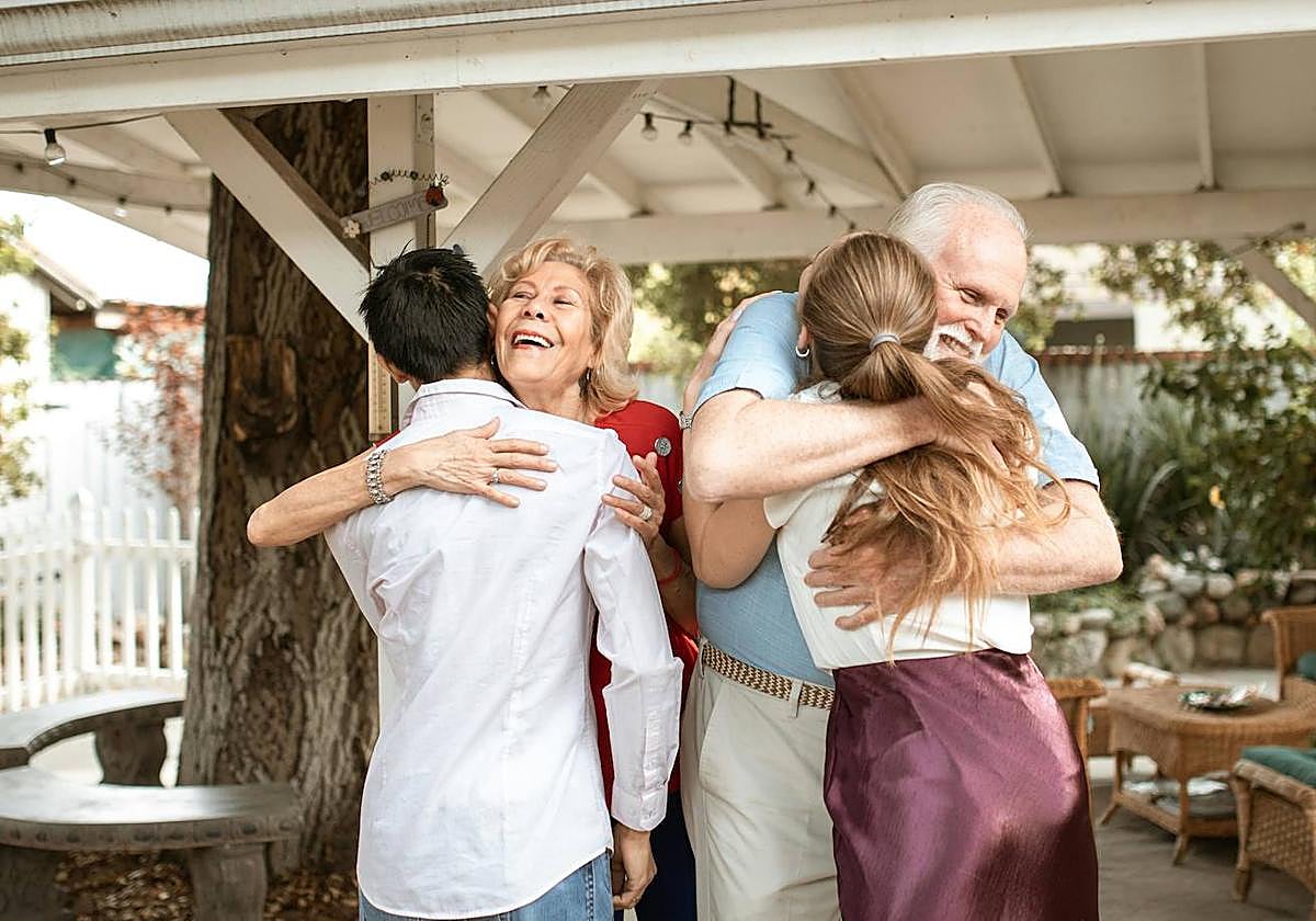 Esta es la edad a la que somos más felices (y menos), según un estudio