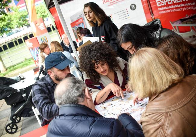 Un 'Escape room' en el Campo Volantín orienta sobre los museos.