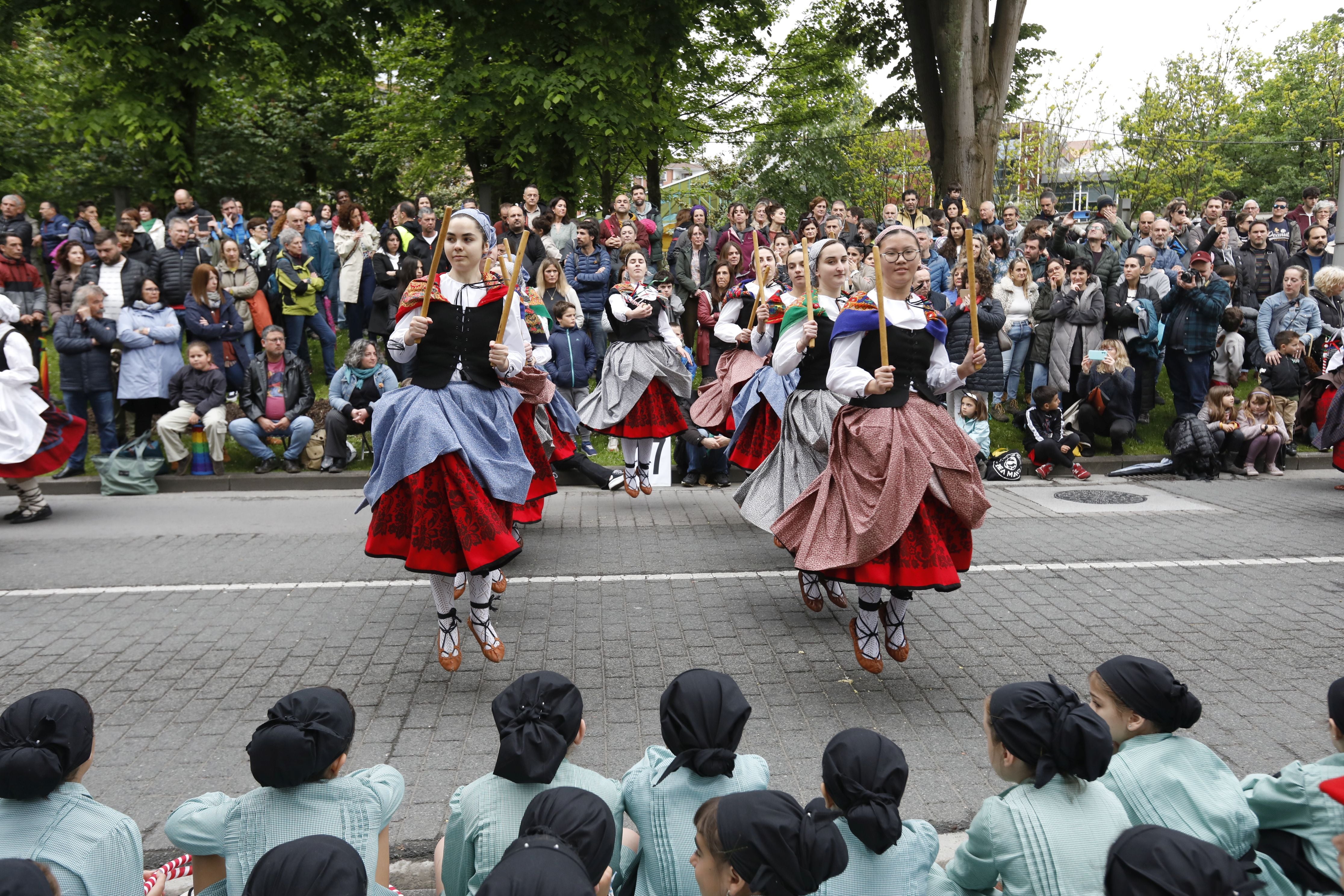 La gran fiesta de los bailes tradicionales en Amorebieta