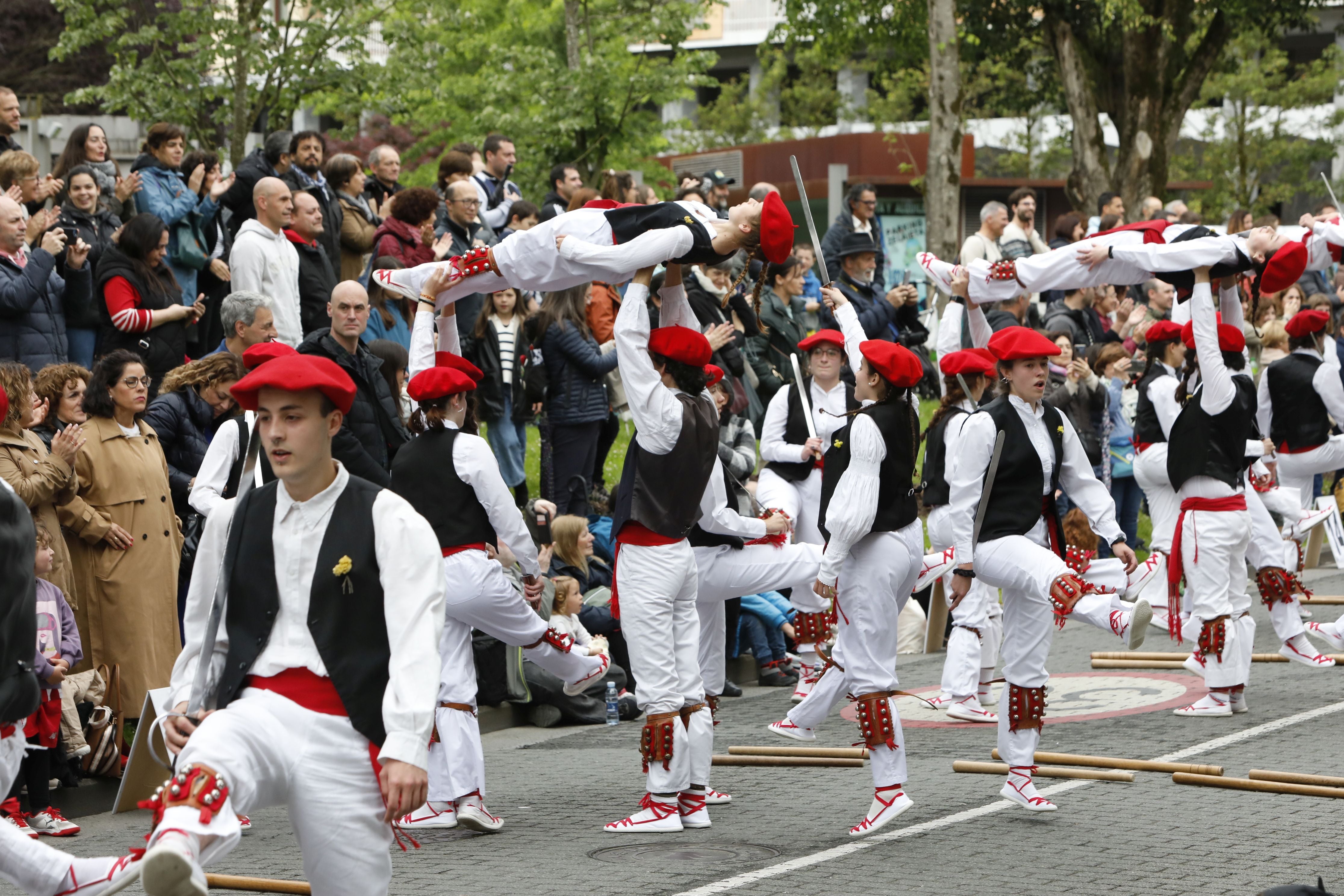 La gran fiesta de los bailes tradicionales en Amorebieta