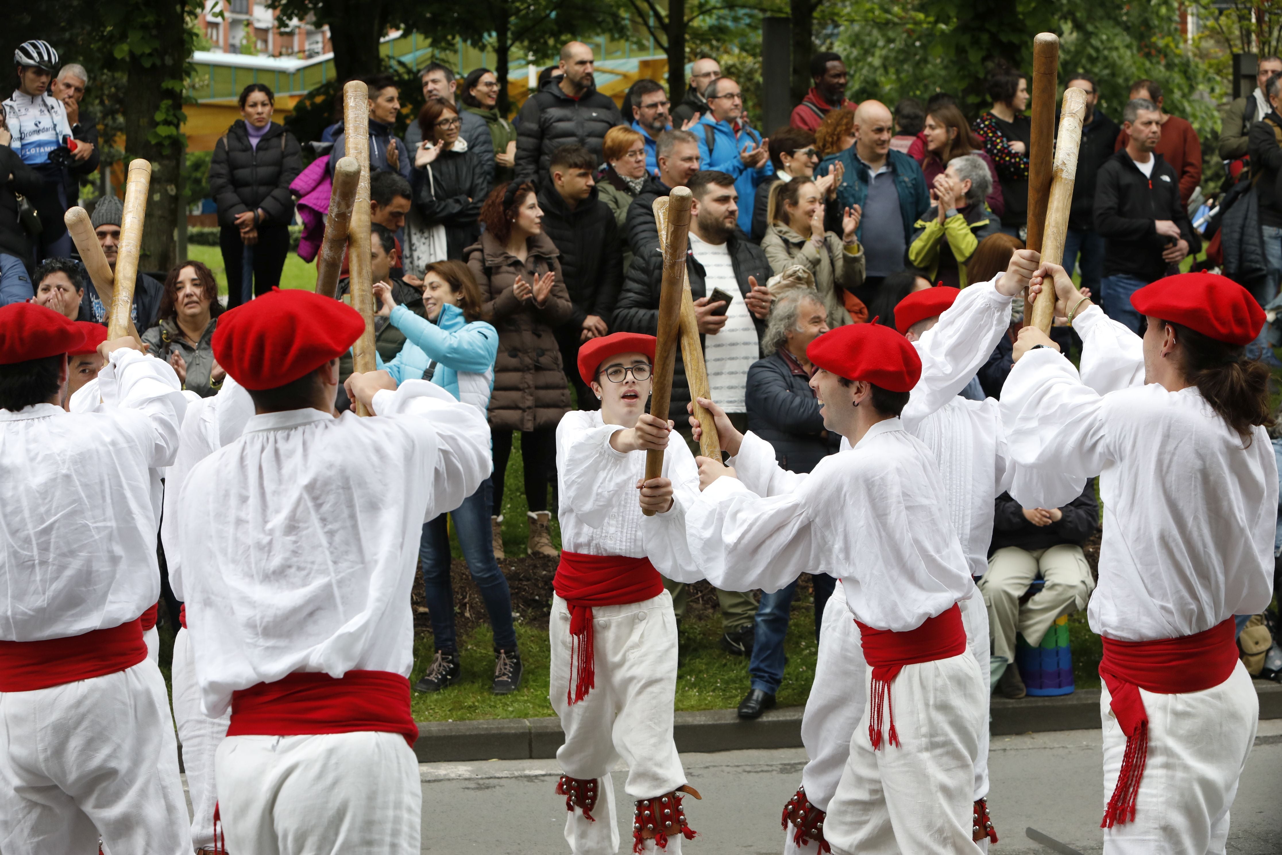 La gran fiesta de los bailes tradicionales en Amorebieta