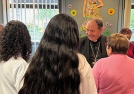 Juan Carlos Elizalde, durante su visita pastoral en Ibaiondo.