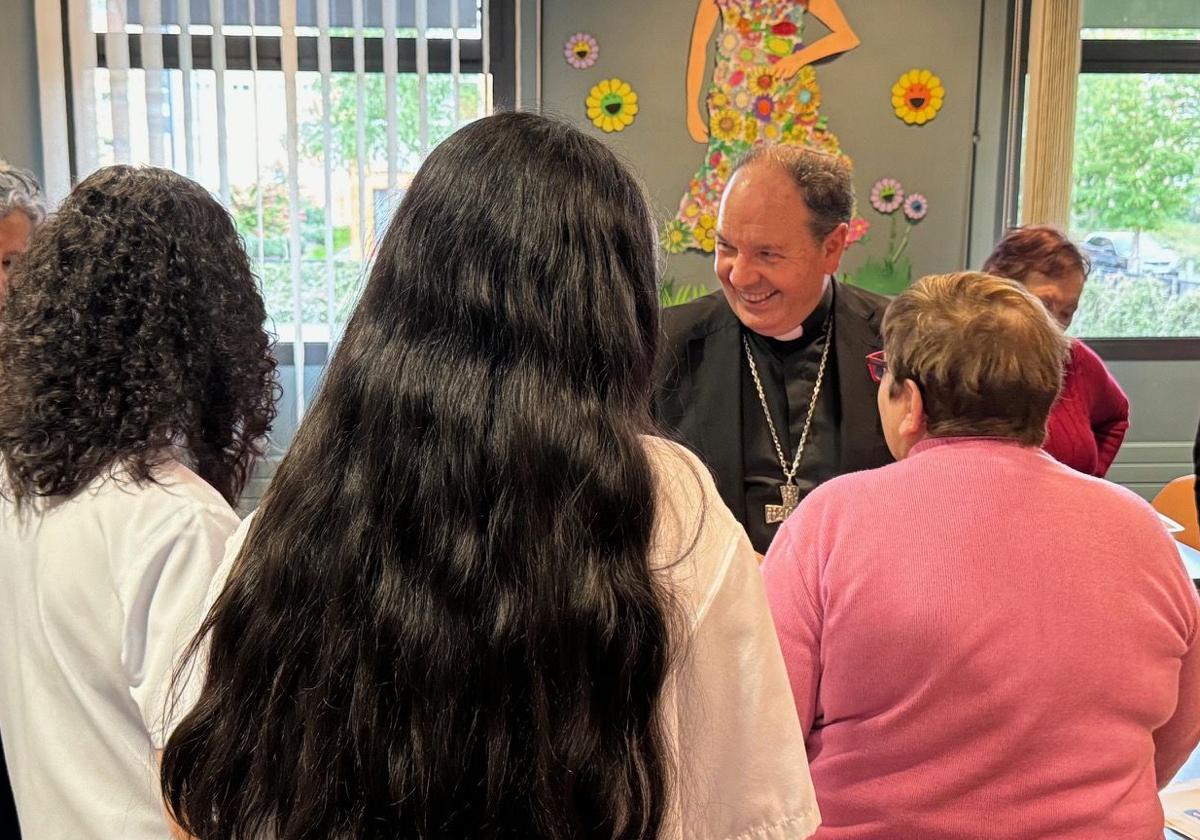 Juan Carlos Elizalde, durante su visita pastoral en Ibaiondo.