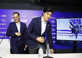 Sergio Fernández se sienta junto a Luis García en el acto de renovación del técnico.