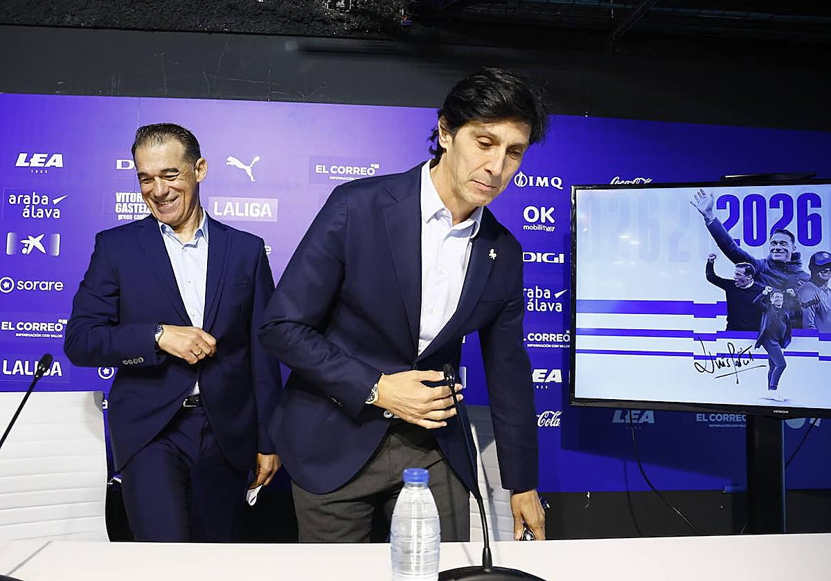 Sergio Fernández se sienta junto a Luis García en el acto de renovación del técnico.