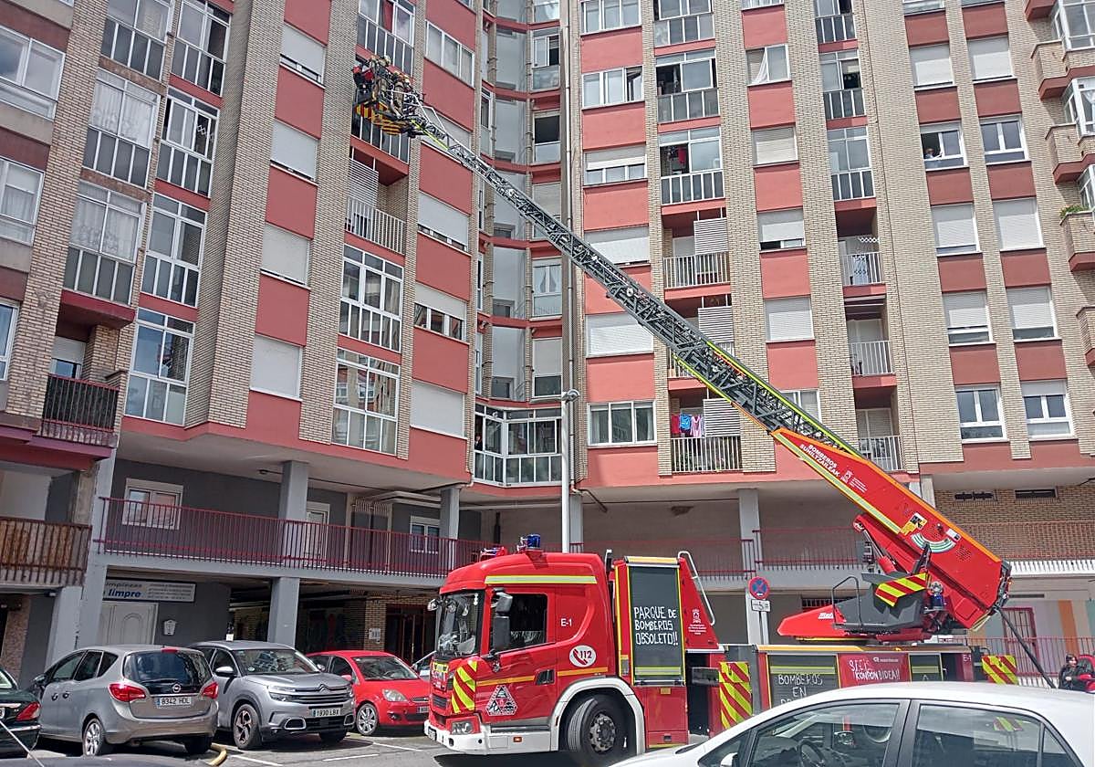 Imagen de la intervención en la vivienda donde se produjo el incendio.