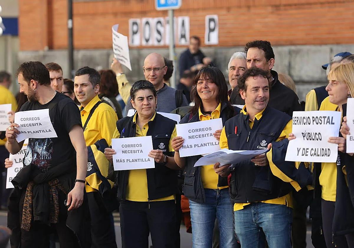 Concentración de los trabajadores el pasado mes de abril.