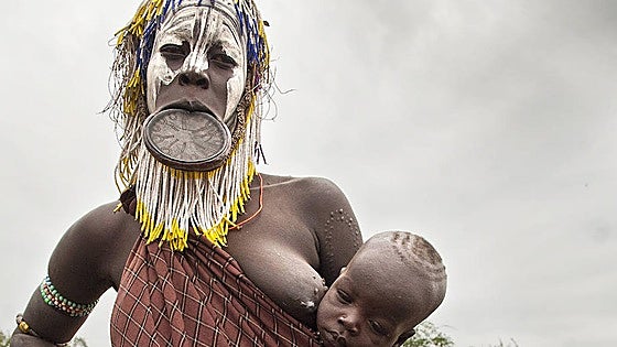 Los mursi, un símbolo del África que languidece