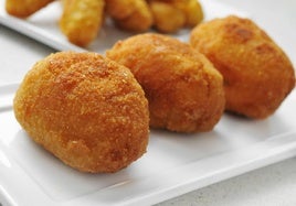 ¿Quién debe comerse la última croqueta? Esto es lo que dice una experta en protocolo