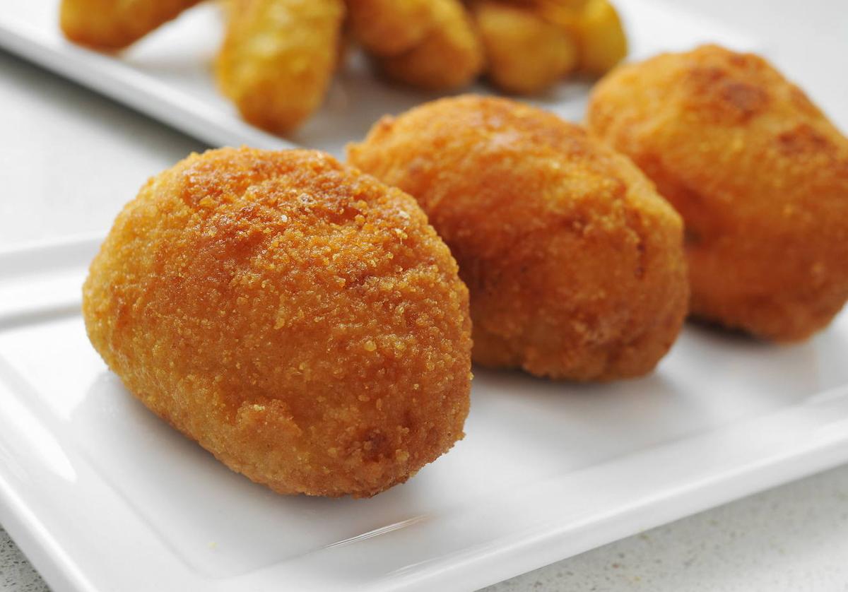 ¿Quién debe comerse la última croqueta? Esto es lo que dice una experta en protocolo