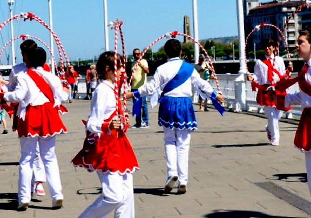 Imagen de una edición pasada del festival de danza infantil.