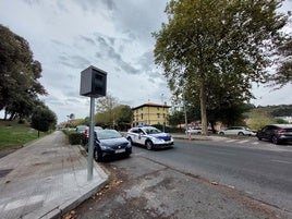 Uno de los radares instalado en la calle Sabino Arana, junto al conocido 'parque de la Ballena'.