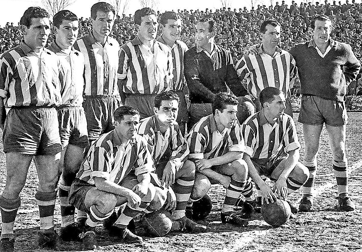 Alineación del Alavés del partido contra Las Palmas en Mendizorroza de la temporada 1955-56.