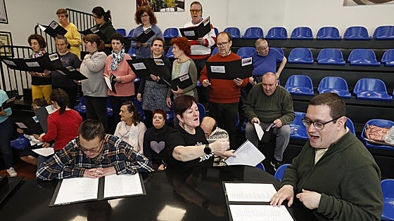 Un ensayo con el coro de Gorabide: «La música es para todos»