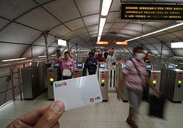 El metro alerta de una estafa con las tarjetas Barik