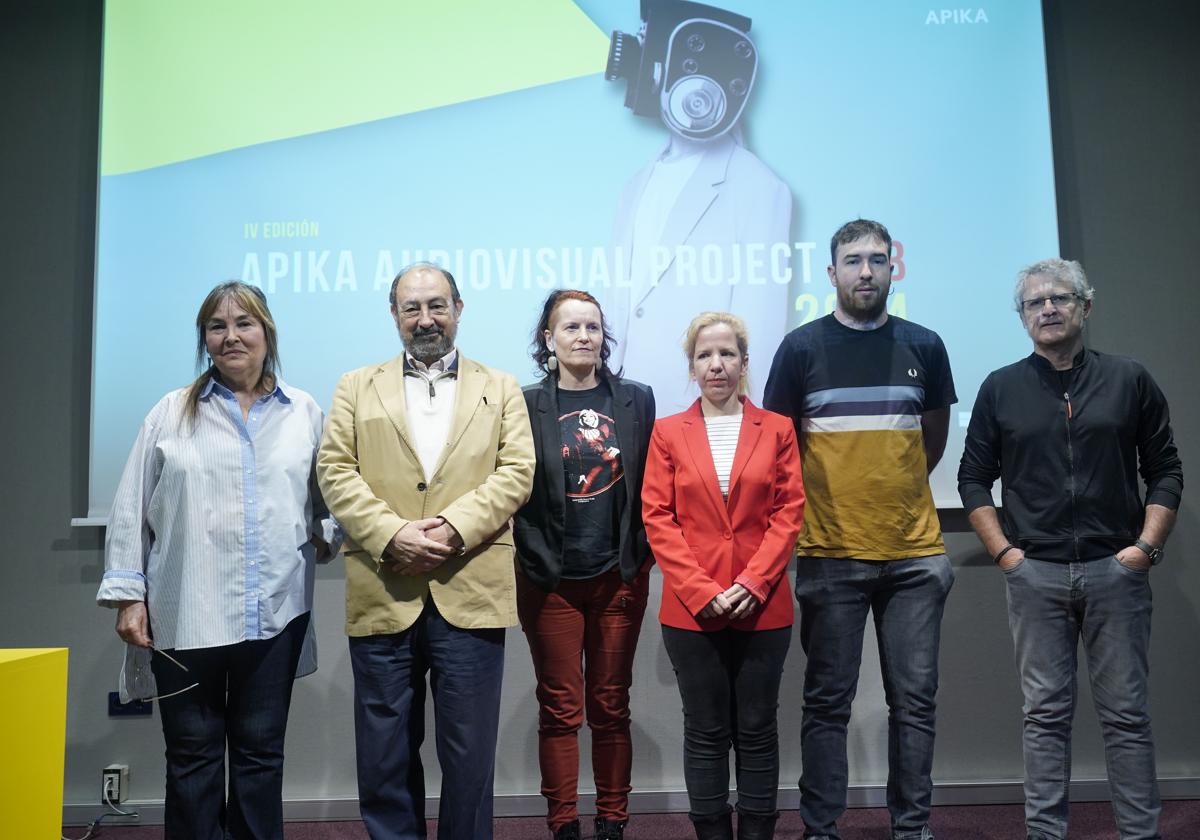 Ruiz de Austri, Ángel Blasco, Izaskun Arandia, Leire Vaz, Sergio Azkarate; Izaskun Arandia y Oskar Bañuelos (productor de 'Sustraiak').