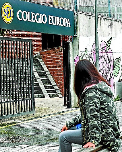 Acceso al Colegio Europa.