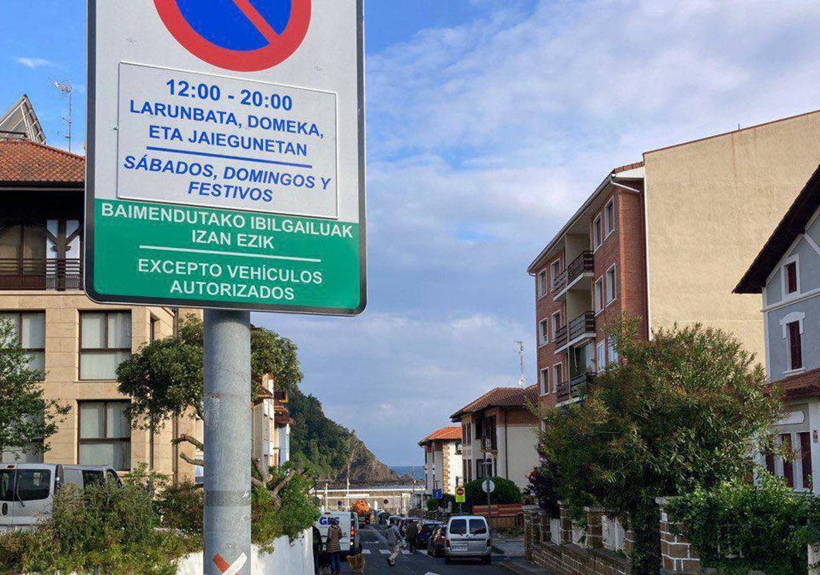 Una de las calles de Armintza en las que se aplica la OTA.