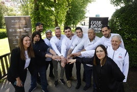 Foto de familia con los chefs que participarán en la jornada del 10 de junio.