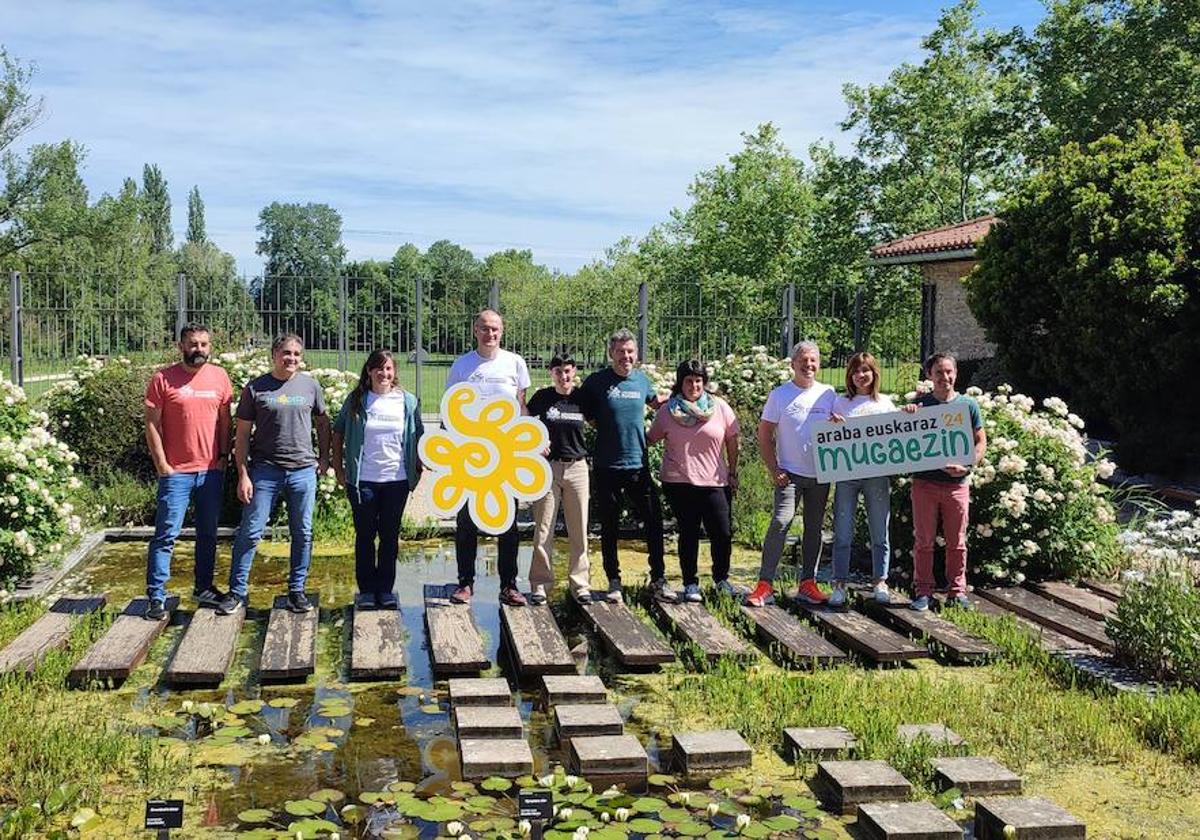 Los organizadores posan en la Casa de la Dehesa de Olárizu en la presentación de la programación.