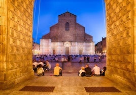 La basílica de San Petronio domina la Piazza Maggiore.