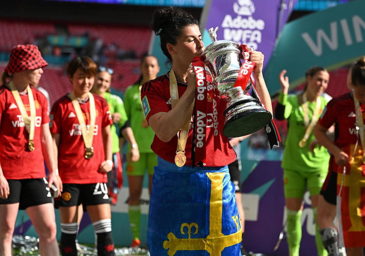 Lucía anotó un doblete en la final de la FA Cup el pasado 12 de mayo.