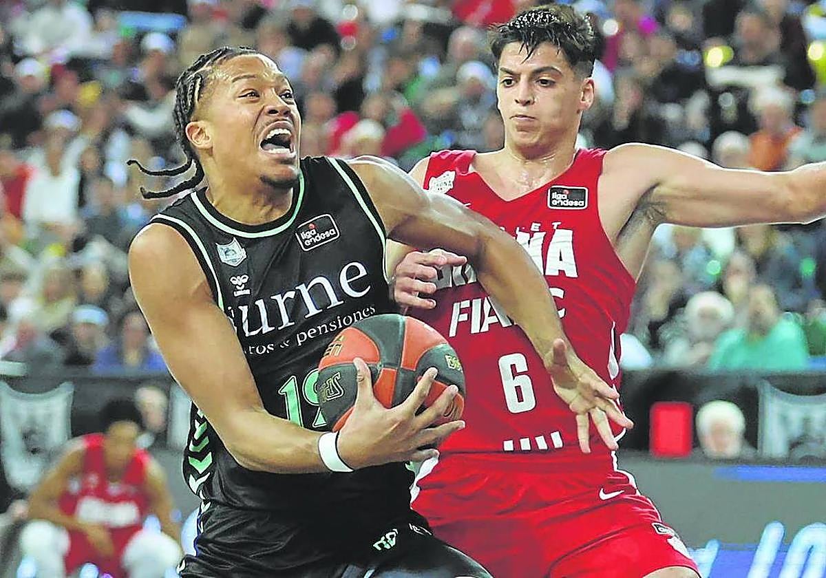 Melwin Pantzar penetra ante la defensa del Girona.