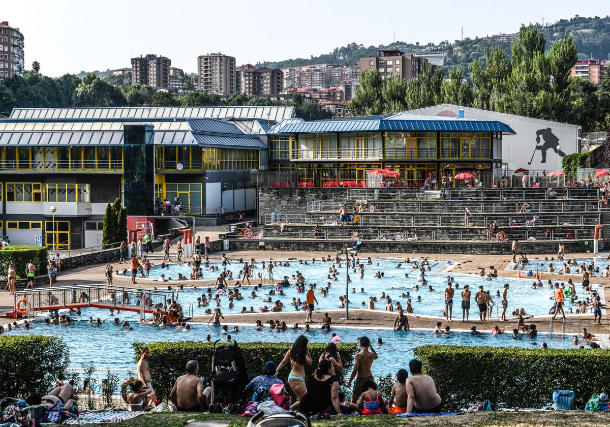 La huelga del personal de mantenimiento impide abrir las piscinas exteriores de Txurdinaga este sábado