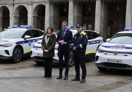 Tobalina, en una rueda de prensa con Urtaran y Etxebarria.