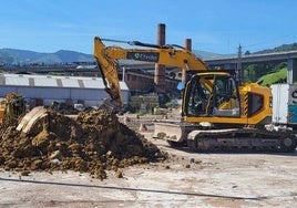 Excavadora trabajando hace unos días en El Calero.