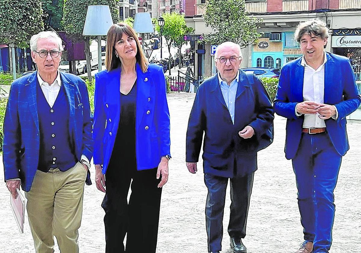 Mendia y Andueza, ayer en un acto en Bilbao con Ramón Jáuregi, a la izquierda, y Joaquín Almunia.