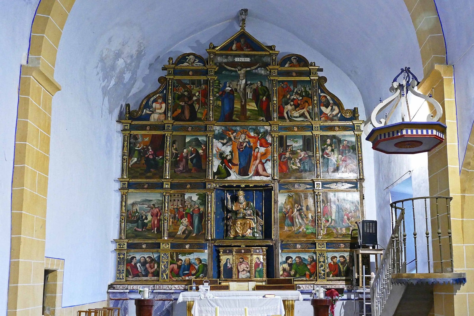 El retablo restaurado de la iglesia de San Pedro de Morillas, en el municipio de Ribera Alta.