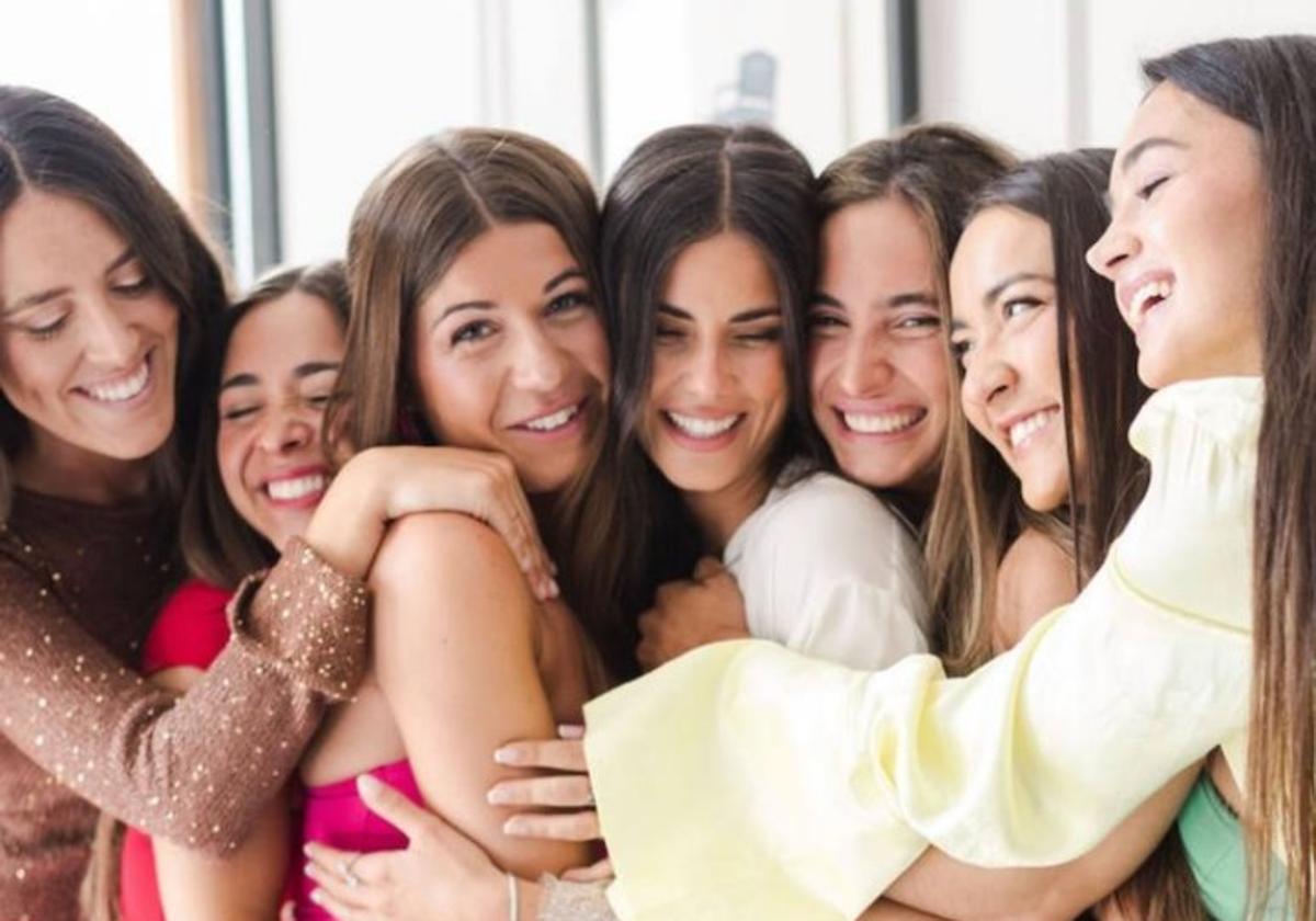 La novia y sus amigas, mientras se preparan para la preboda.