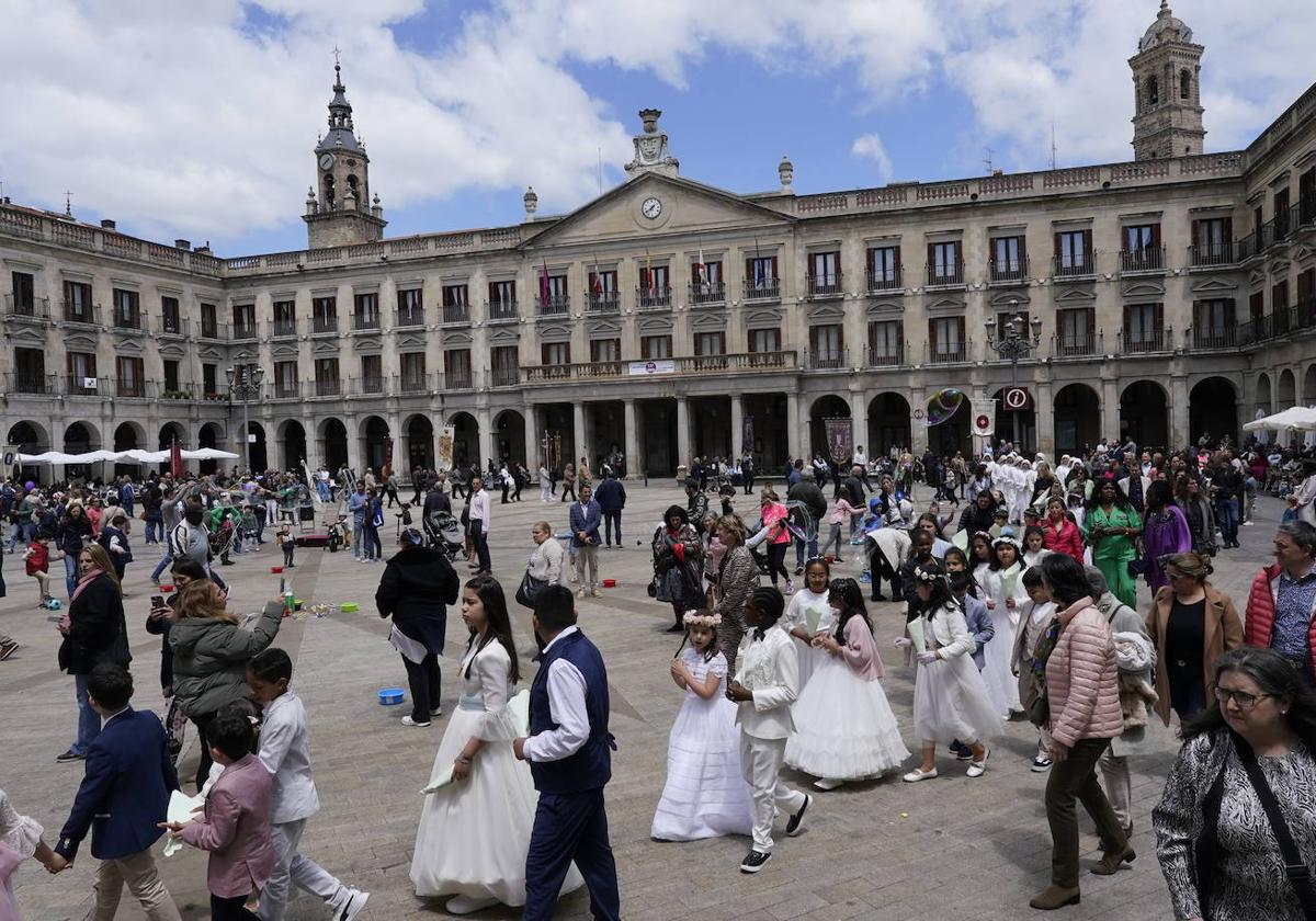 La procesión tuvo su momento central en la plaza de España.