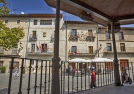 Plaza Mayor del municipio de Oion.