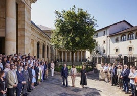 Los principales dirigentes del PNV se reunieron junto al Árbol de Gernika.