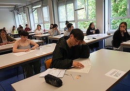 Los estudiantes alaveses afrontan la primera prueba de la Selectividad.