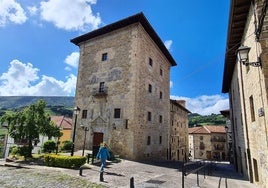 La torre de los Ortiz de Molinillo y Velasco, en Artziniega.