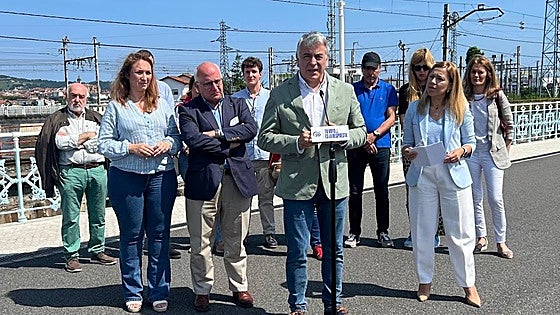 Zarzalejos denuncia que Francia «está haciendo devoluciones en caliente»