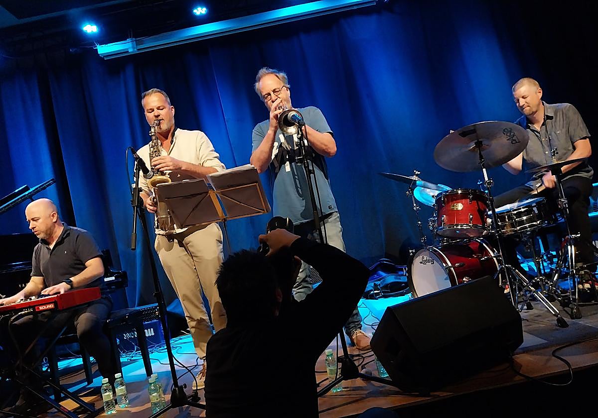 Petru Popa (teclados), Glenn Brun Henriksen (saxo alto), Didrik Ingvaldsen (trompeta) y Ståle Birkeland (batería).