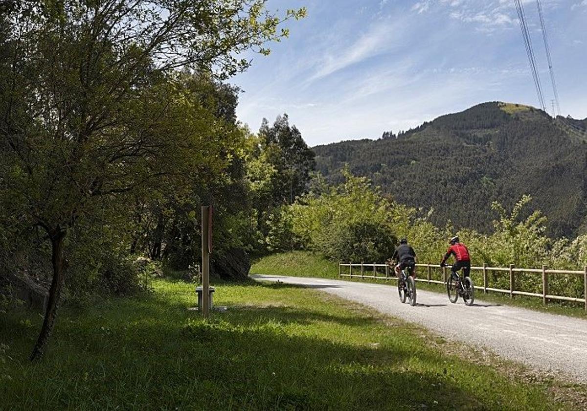 Comercios de la Zona Minera y Las Encartaciones se unen para fomentar la Vía Verde