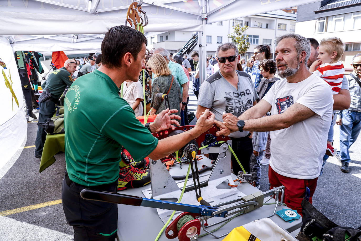 La jornada de puertas abiertas de la Guardia Civil de Vitoria, en imágenes