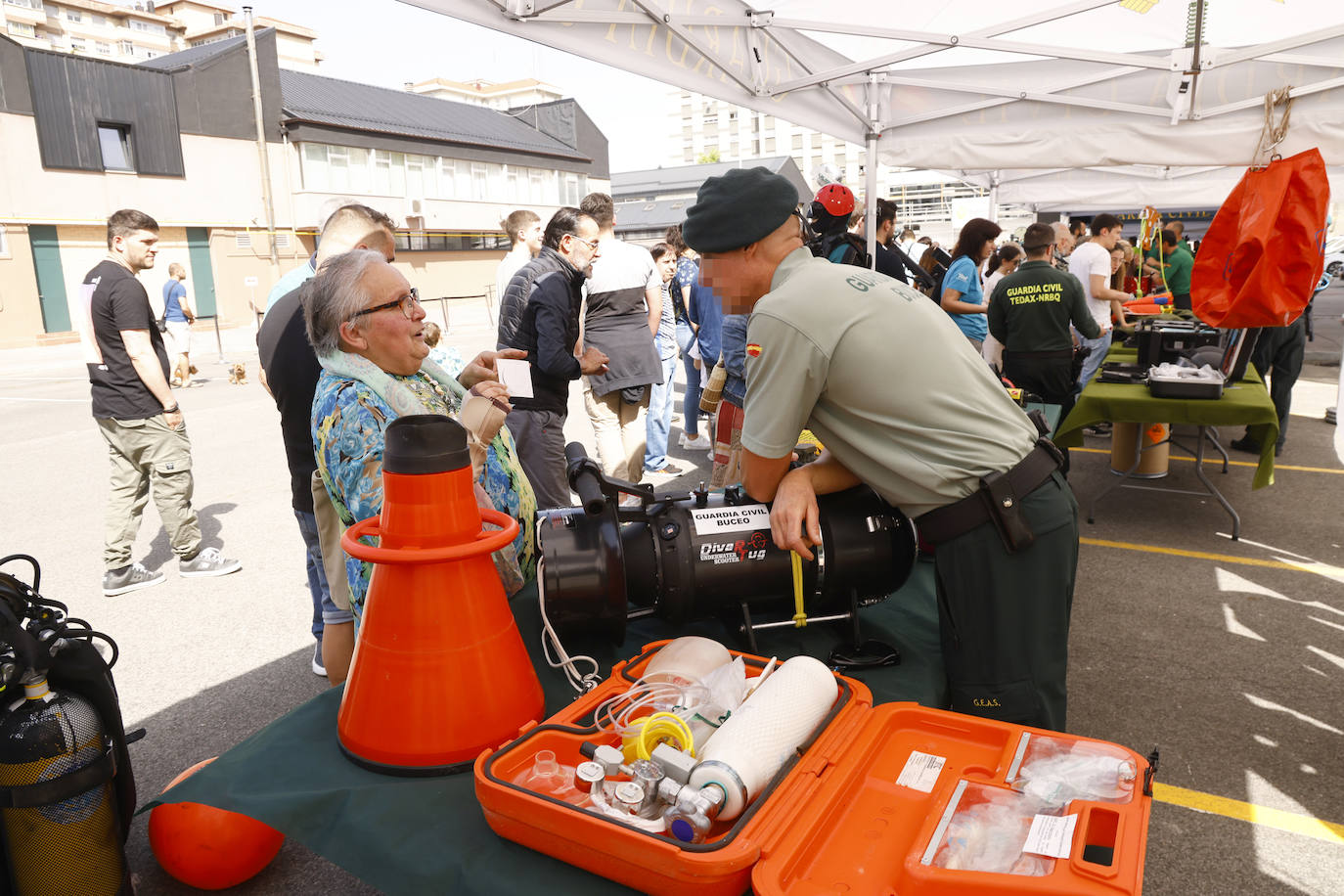 La jornada de puertas abiertas de la Guardia Civil de Vitoria, en imágenes