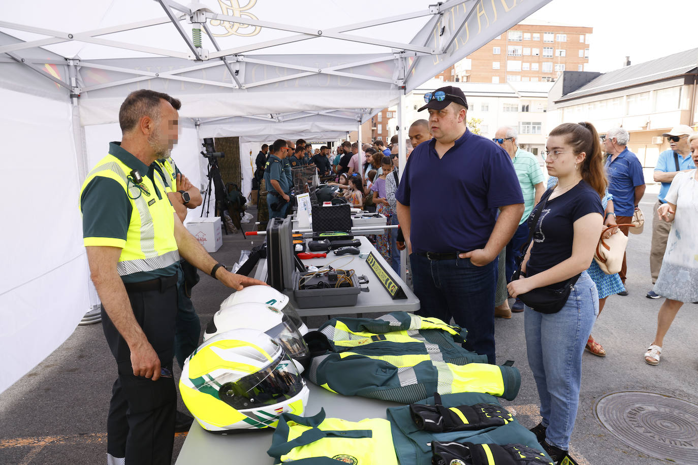 La jornada de puertas abiertas de la Guardia Civil de Vitoria, en imágenes