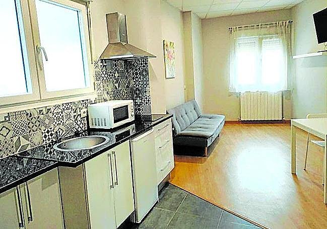 La más barata. 333 euros dos noches. Para 4 personas. Situada en Bolueta, tiene 18 metros cuadrados y sólo tiene una habitación.