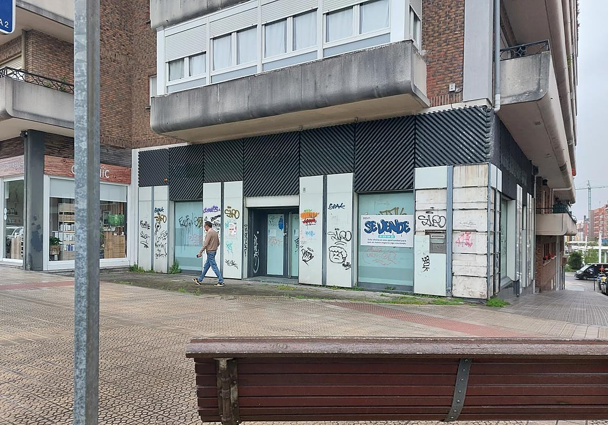 Uno de los locales que está vacío en una de las arterias principales de Getxo.